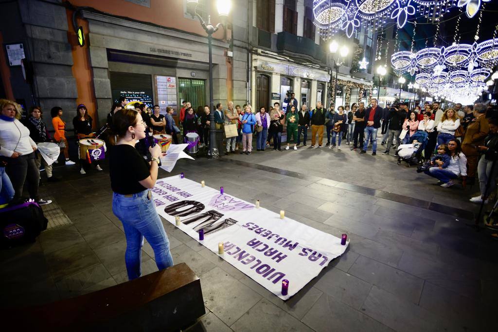 Fotos: Concentración de la Red Feminista de Gran Canaria en repulsa por el asesinato machista en Tenerife