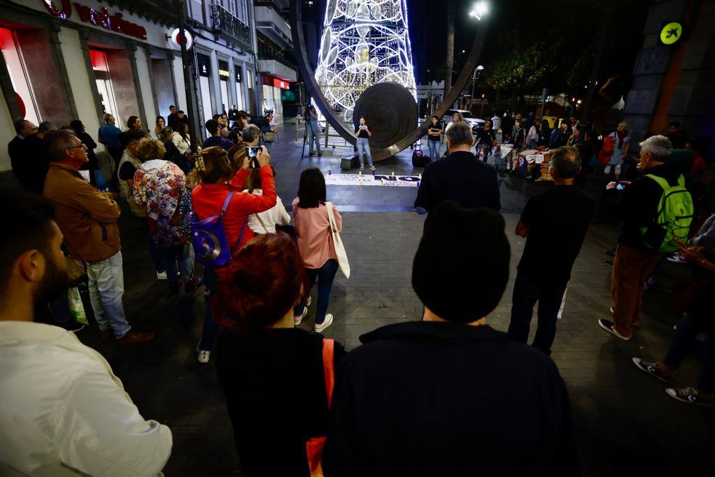 Fotos: Concentración de la Red Feminista de Gran Canaria en repulsa por el asesinato machista en Tenerife