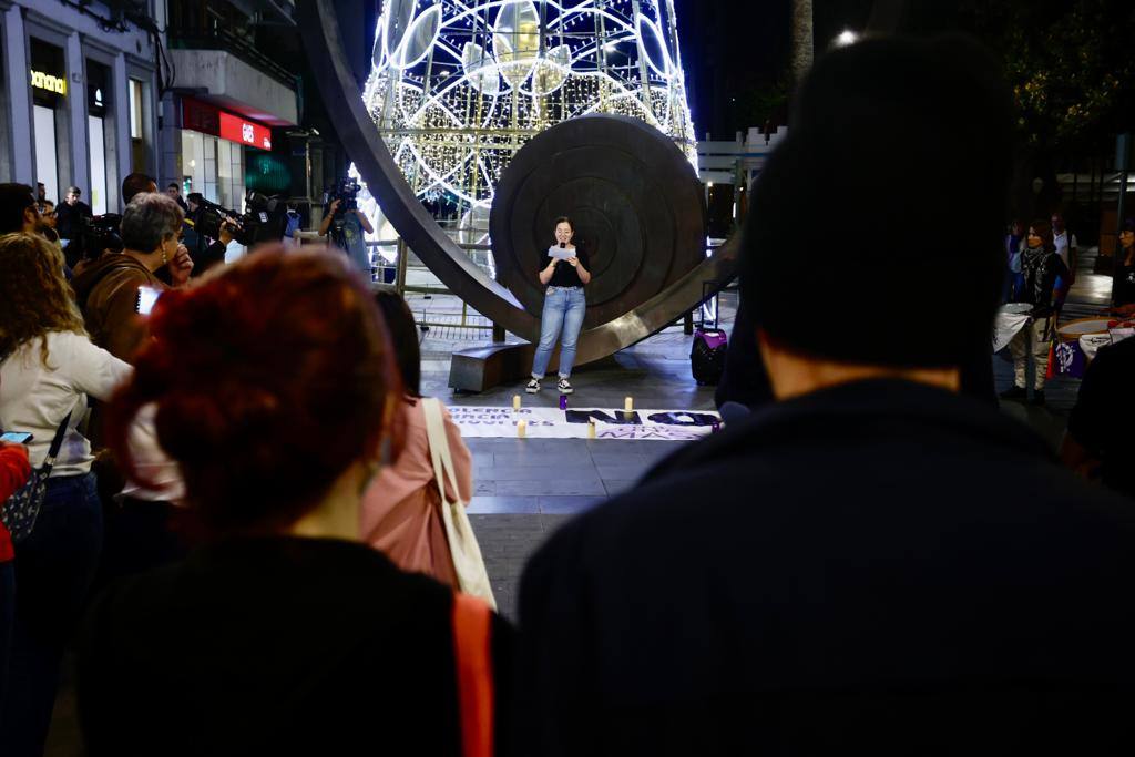 Fotos: Concentración de la Red Feminista de Gran Canaria en repulsa por el asesinato machista en Tenerife