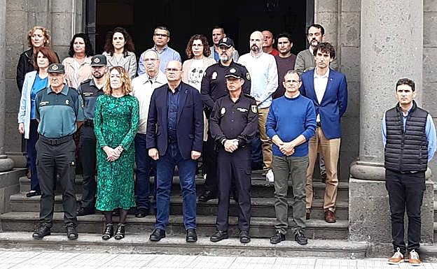 Minuto de silencio ante la Delegación del Gobierno en la capital grancanaria. 