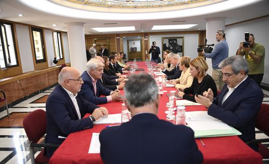 Imagen de la reunión celebrada ayer en Presidencia. 