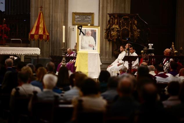 Imagen de la misa funeral de Benedicto XVI. 