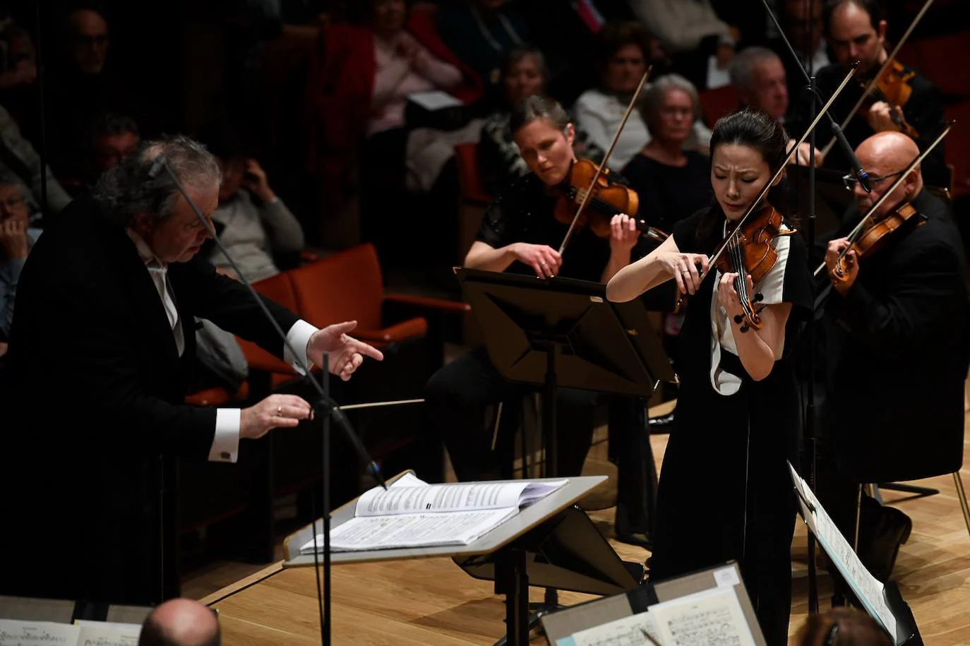 Fotos: La música de la Orquesta Filarmónica de la BBC inunda el Alfredo Kraus