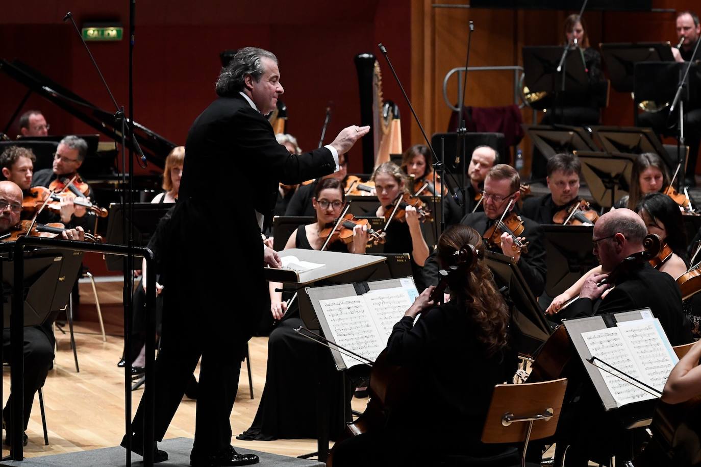 Fotos: La música de la Orquesta Filarmónica de la BBC inunda el Alfredo Kraus