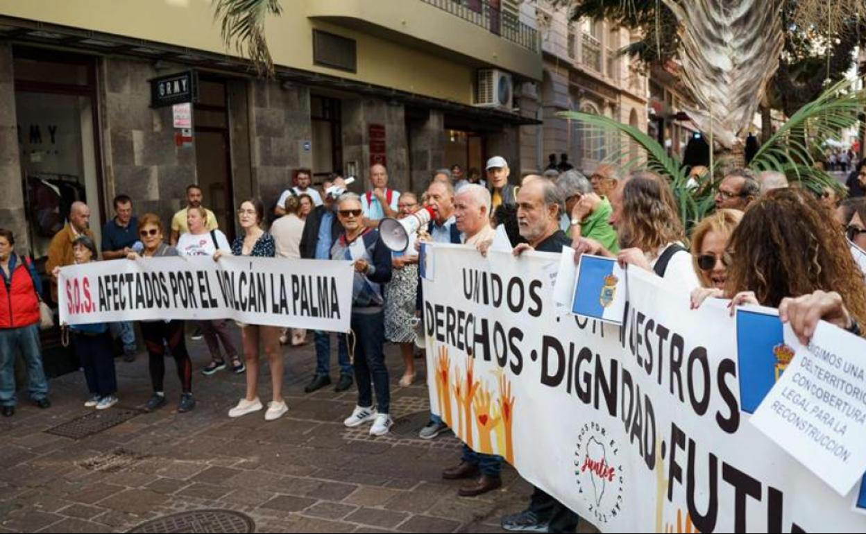 Imagen de archivo de la concentración de la plataforma de afectados por el volcán el pasado mes de diciembre. 