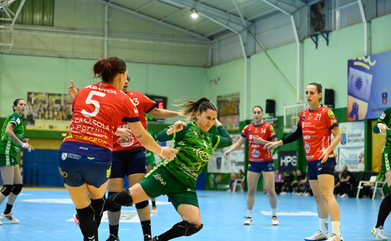 El Rocasa Gran Canaria, durante el partido de hoy frente al Porriño. 