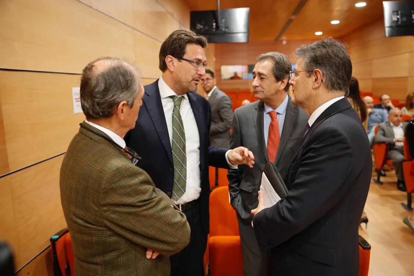 Fotos: Rafael Catalá, exministro de Justicia y presidente del Centro Español de Mediación, ofrece una charla para dar a conocer sus ventajas
