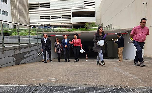 Vista de la entrada y salida al aparcamiento subterráneo por la calle Buenos Aires. 