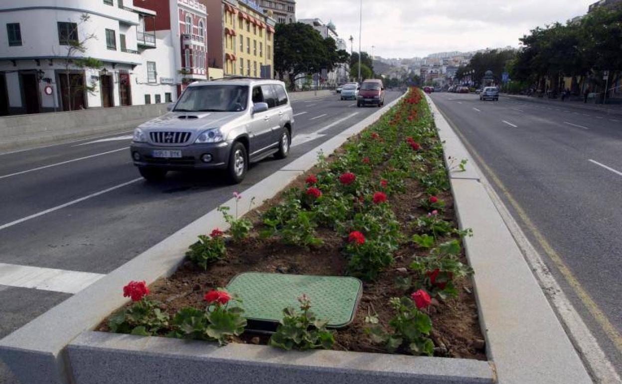 Vista de la GC-110, la antigua carretera del Centro, en el tramo que divide Vegueta y Triana. 