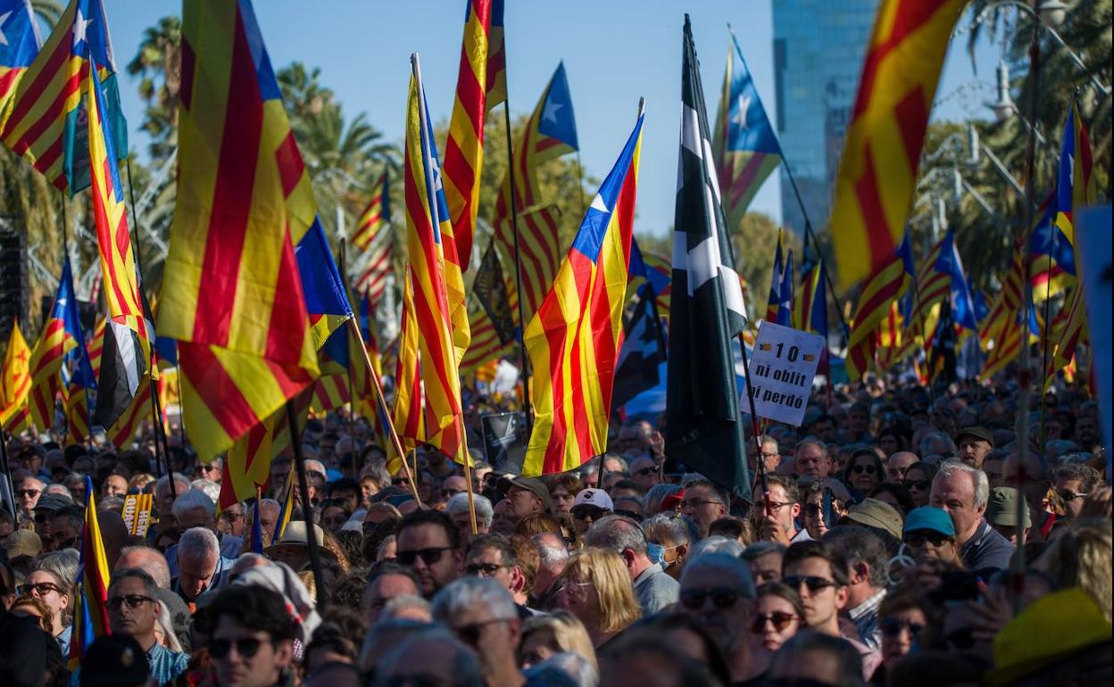 Concentración para conmemorar el 5º Aniversario del referéndum de autodeterminación en Barcelona.