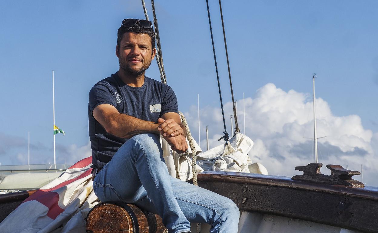 Nacho Dean en un barco.