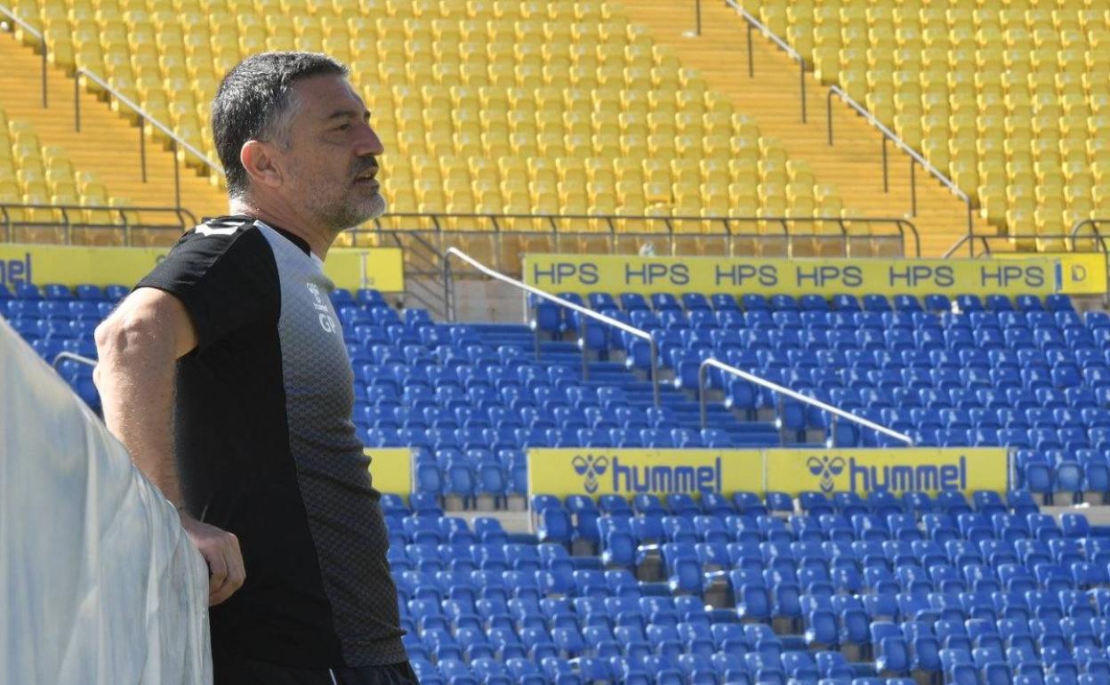 Pimienta, en un entrenamiento en el estadio.