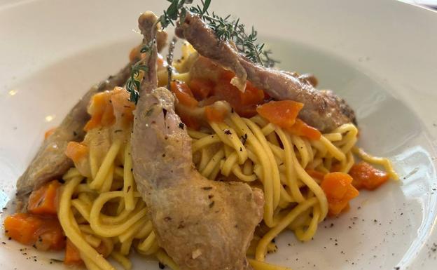 Spaguettis con mustilo de codorniz. 