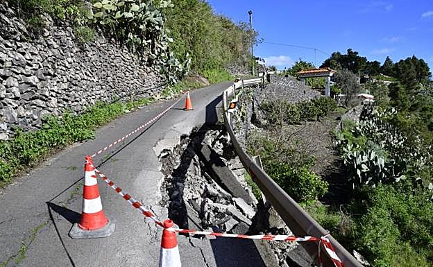 Imagen la GC-212 después del desprendimiento del firme. 