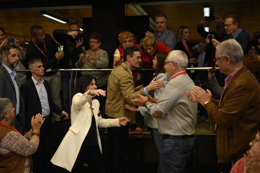 El acto del PSOE liderado por Pedro Sánchez en el Auditorio Alfredo Kraus, en imágenes