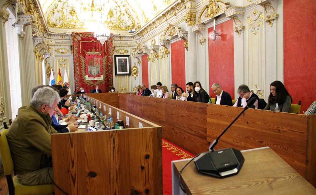 Un momento del pleno del ayuntamiento capitalino, en Gran Canaria, este viernes. 