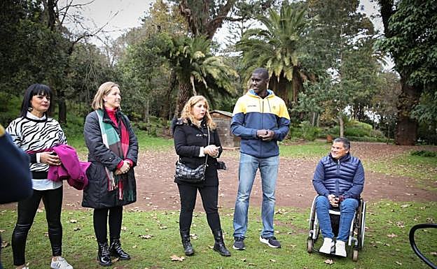 Imagen principal - El Granca lleva su compromiso a la Finca de Osorio con una sesión de senderismo inclusivo