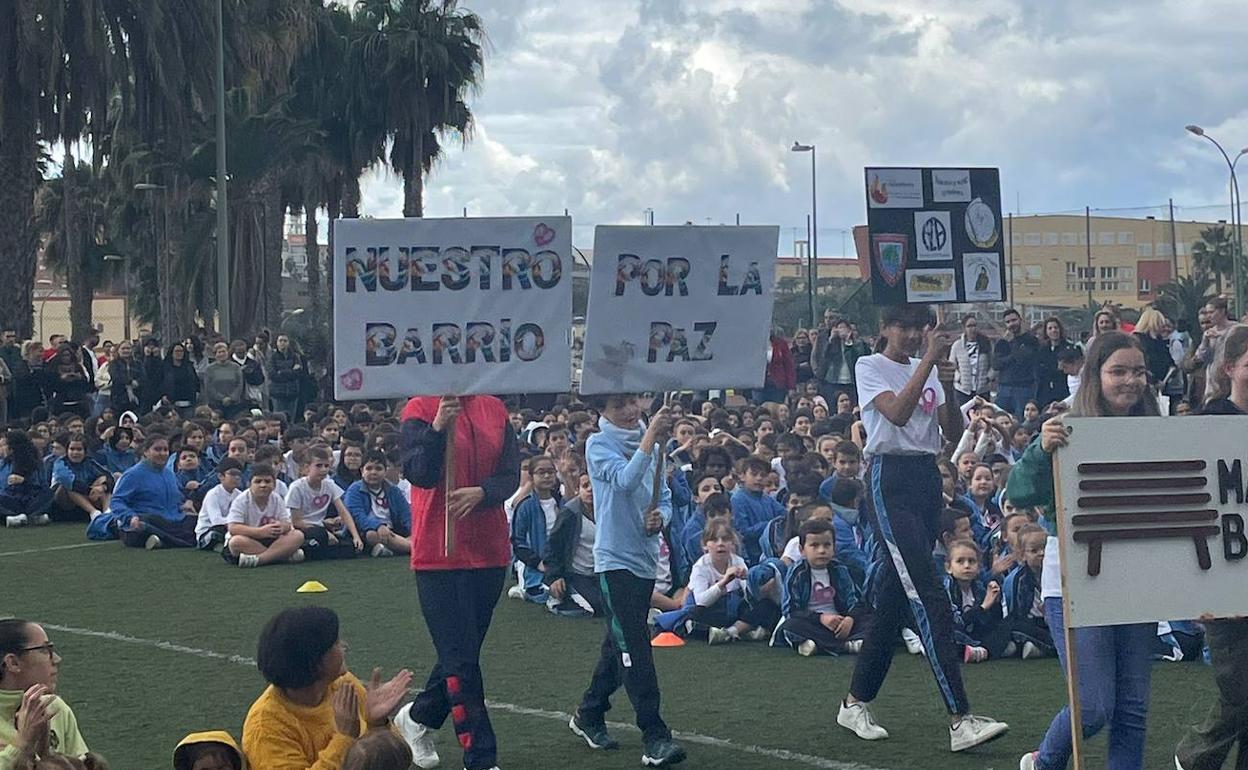 Se reunieron bajo el lema 'Nuestro barrio por la paz' en el Parque Concejal Domingo González Chaparro, en Casablanca III. 