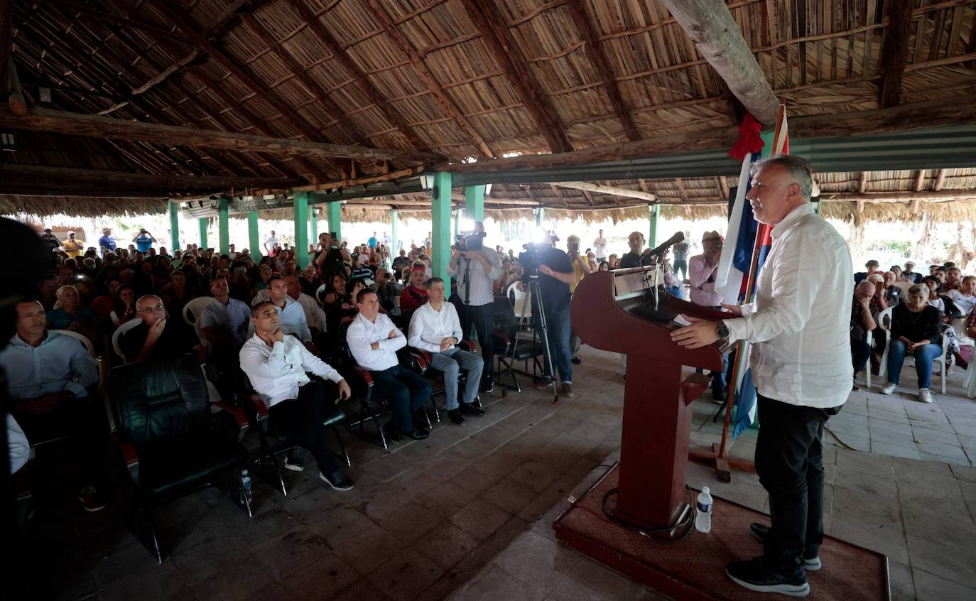 Fotos: El presidente de Canarias, Ángel Víctor Torres, durante la primera jornada de su visita a Cabaiguán, Cuba
