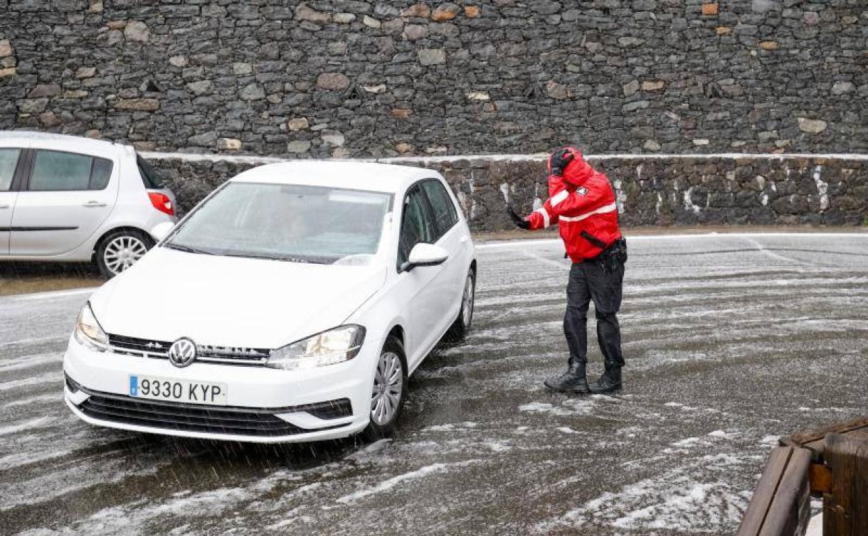 La cumbre de Gran Canaria se tiñe de blanco. 