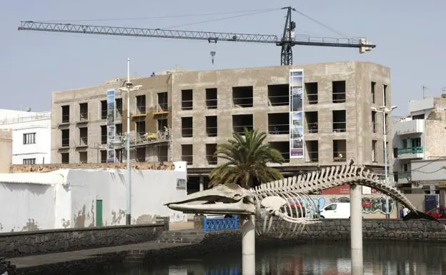 El sector inmobiliario de Canarias cierra 2022 al nivel del boom en venta de viviendas y precio