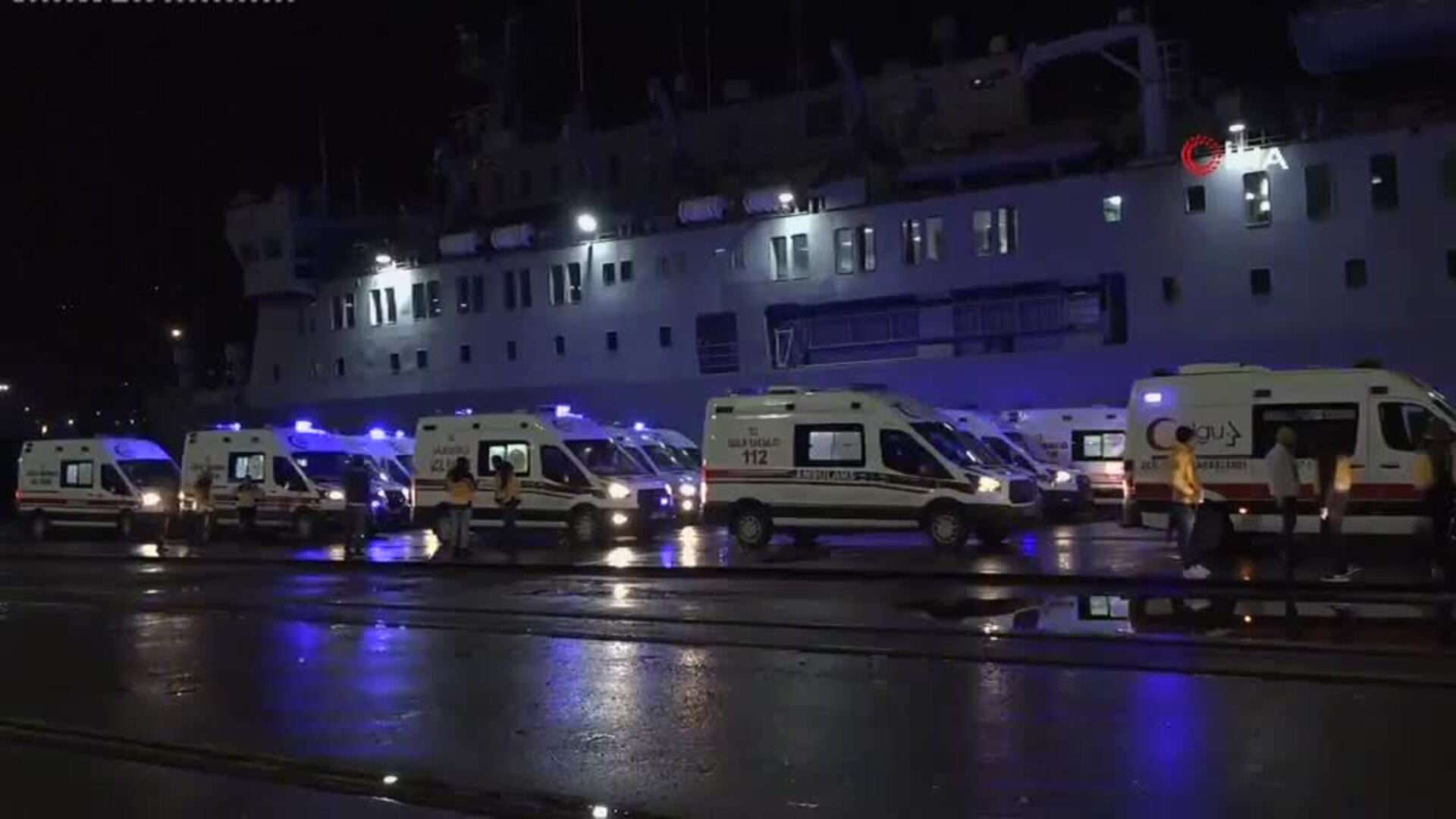 Trasladan heridos en el terremoto a Estambul en aviones medicalizados
