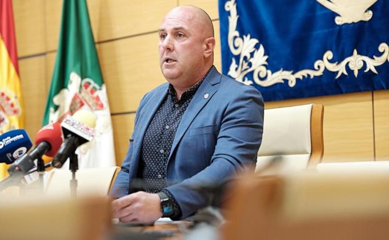 El presidente del Cabildo, Sergio Lloret, que gobierno en minoría con el consejero Juan Nicolás Cabrera. 