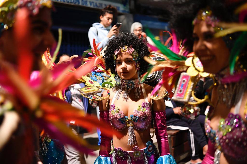 Fotos: Santa Catalina se convierte en una fiesta disco en el pregón del carnaval