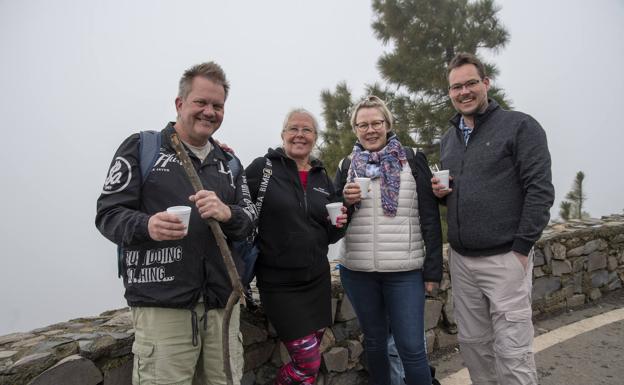 Esta familia de finlandeses no sufre por las bajas temperaturas. 