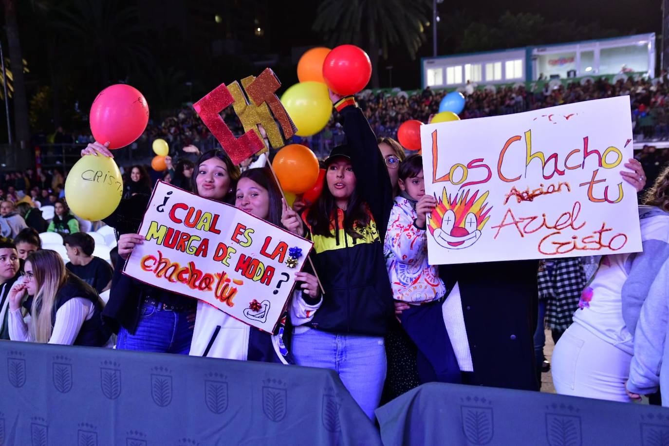 Fotos: Santa Catalina se llena para escuchar a las murgas