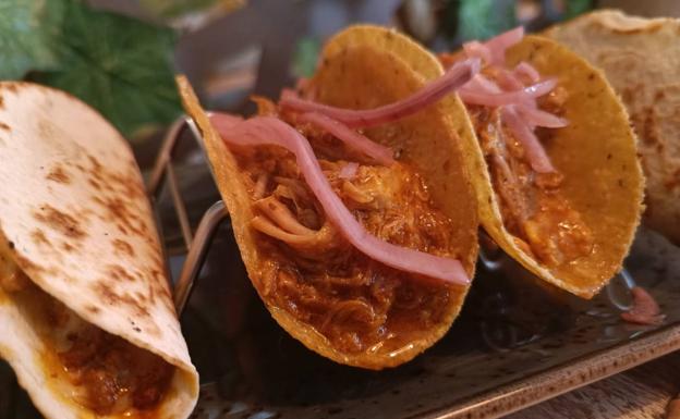 Tacos y quesadillas. 