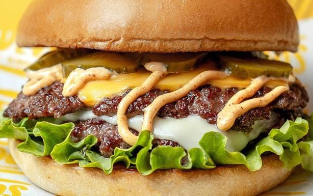 Hamburguesa doble smash 200 gramos de Dedos Las Américas