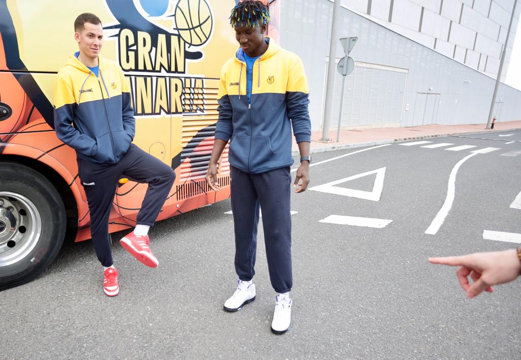 Fotos: El Granca inicia su viaje más ilusionante a la Copa