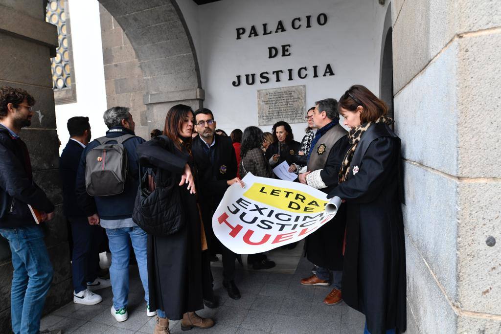 Fotos: Los letrados de la administración de Justicia siguen firmes en su protesta
