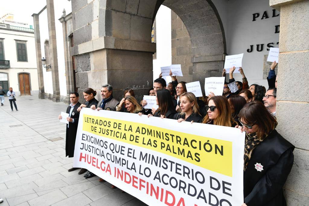 Fotos: Los letrados de la administración de Justicia siguen firmes en su protesta