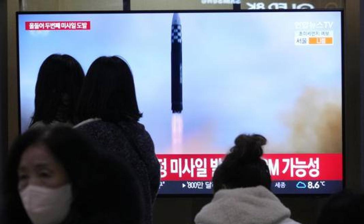 Imagen de archivo del lanzaminto televisado de un misil coreano. 