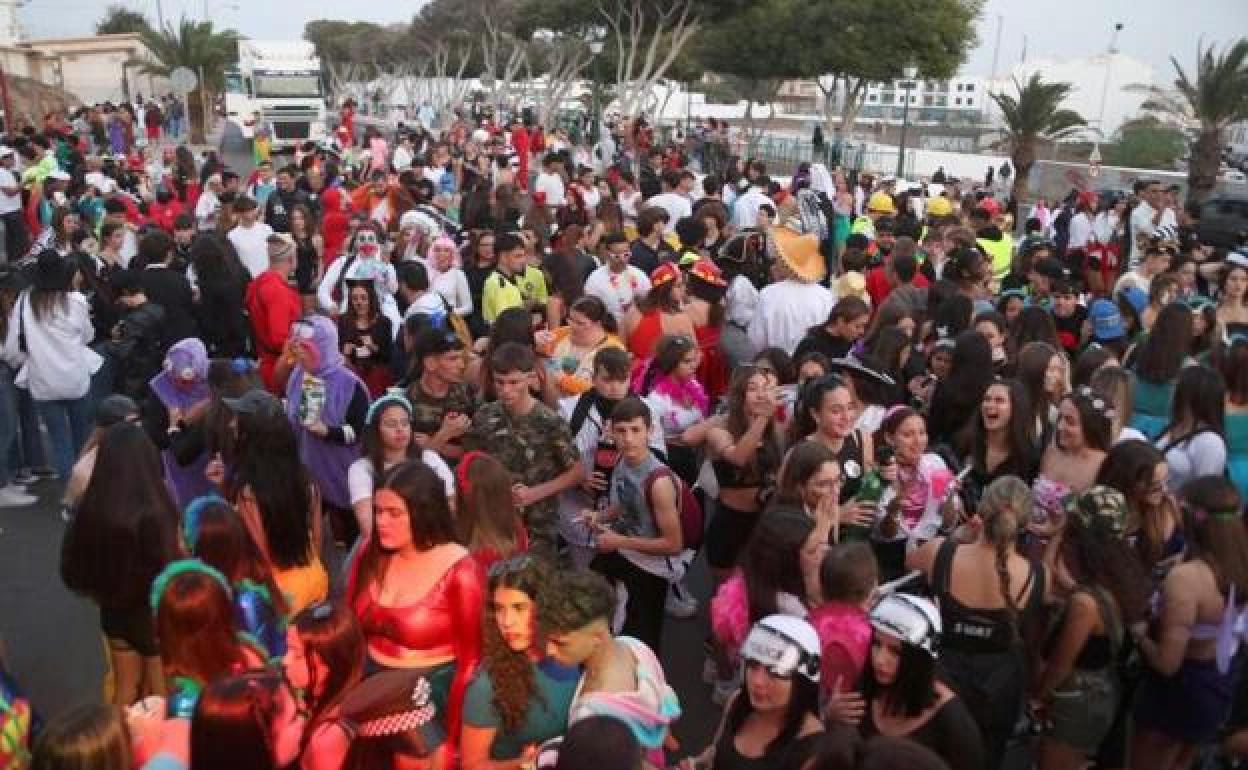 Momento del desfile por la Medular. 