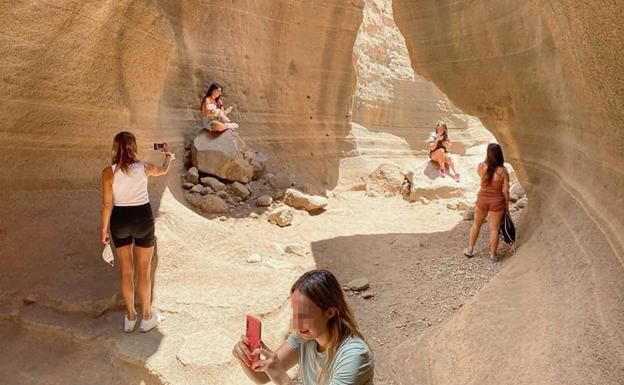 Aparte de una joya geológica singular, este cañón da bien en las fotos, de ahí su éxito como fondo para selfis. 