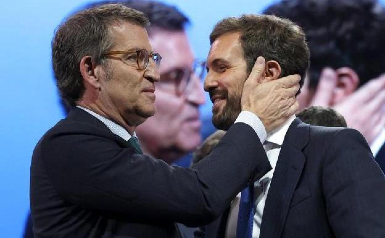 Feijóo y Casado el pasado abril en el congreso nacional que el PP celebró en Sevilla y que entronizó al líder gallego.