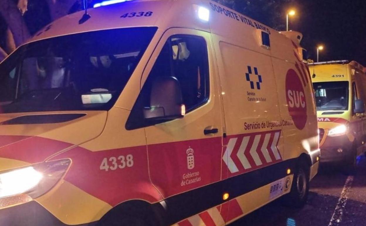 Grave tras caer desde unos cuatro metros en una calle de la capital grancanaria