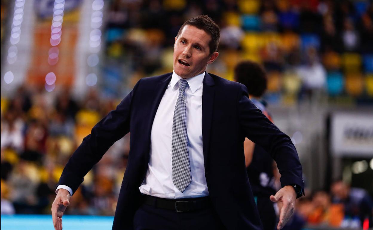 Jaka Lakovic gesticula durante un partido. 