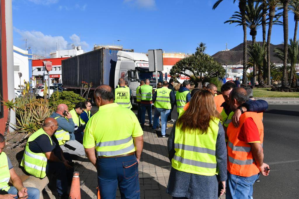 Piquetes informativos paran camiones en La Luz el primer día del paro del transporte