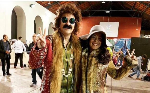 Augusto Hidalgo y su mujer disfrazados de John Lennon y Yoko Ono. 