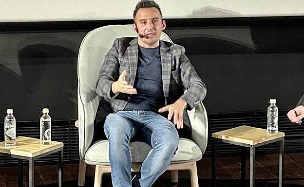 Alejandro Amenábar en la presentación del libro 'Amenábar, el valor de contar historias' en la Academia de Cine.