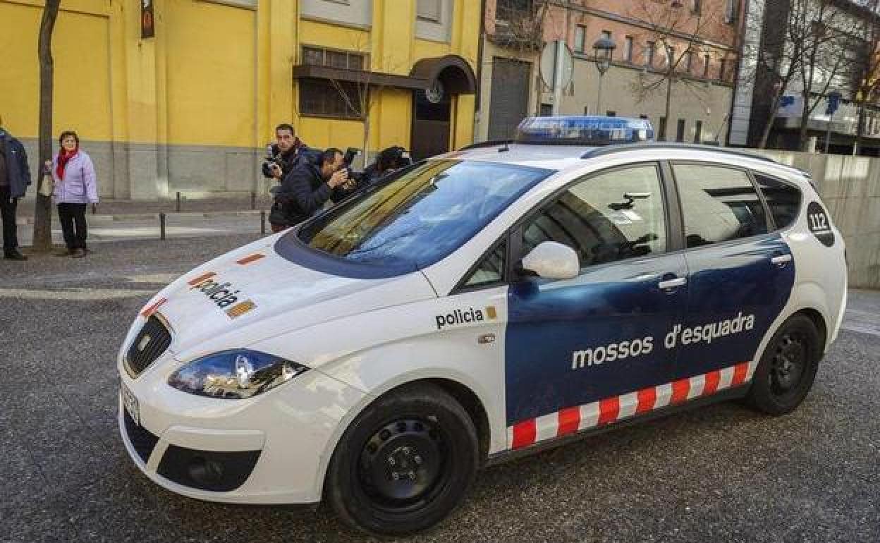 Detenidos cinco menores por agredir sexualmente a una compañera en un instituto de Barcelona