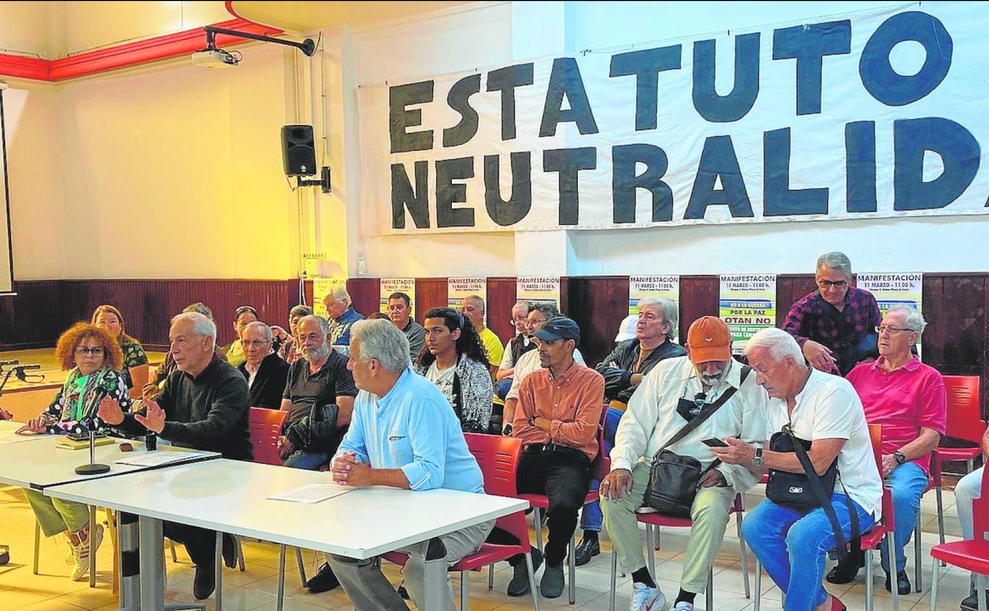 Acto de presentación del Estatuto de Neutralidad por la Plataforma canaria por la paz. 