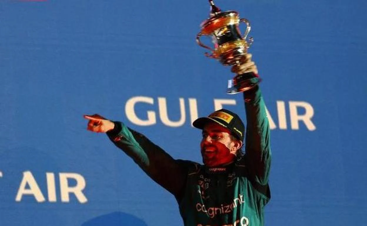 Fernando Alonso, en el podio.