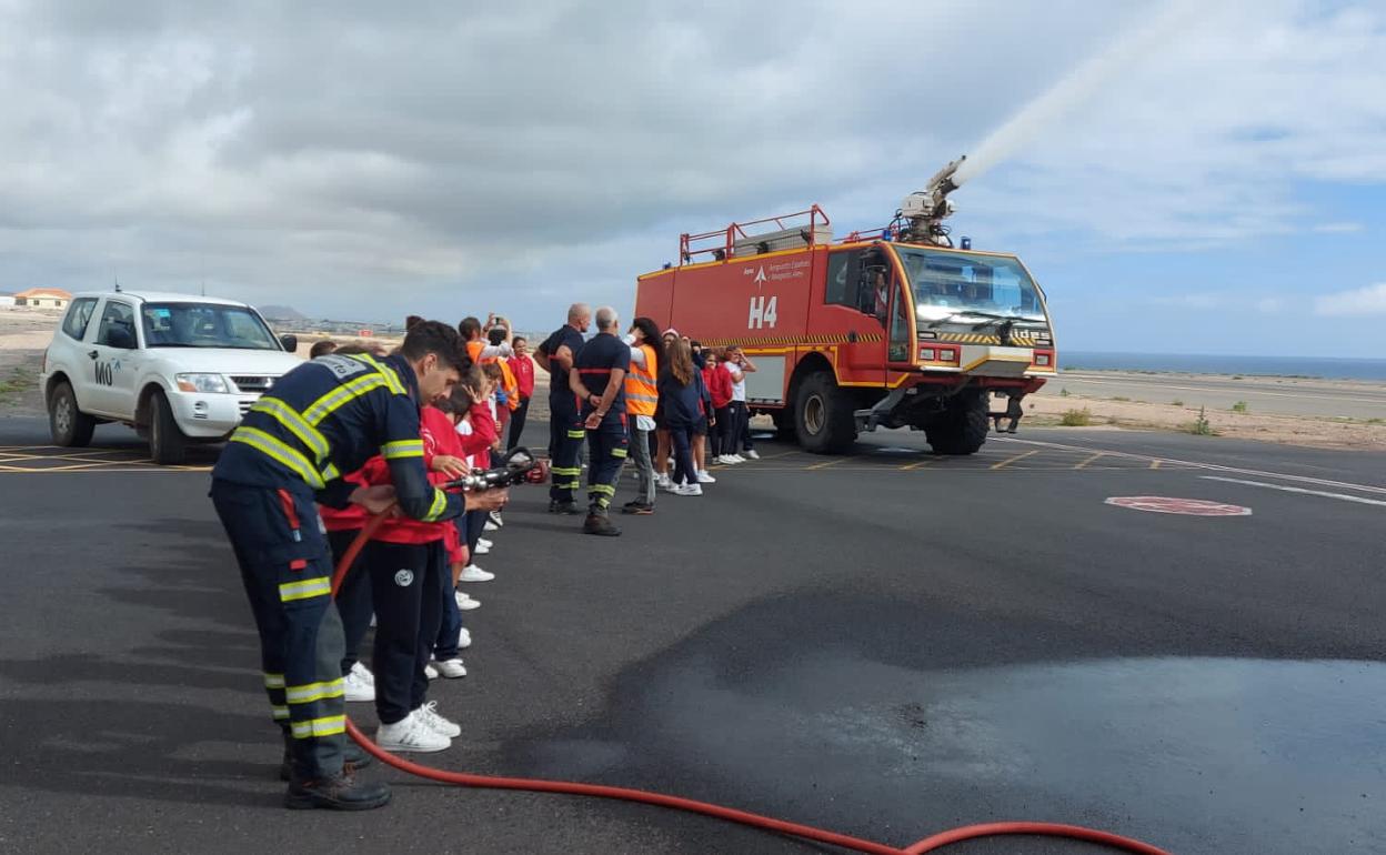 Escolares en el aeropuerto. 