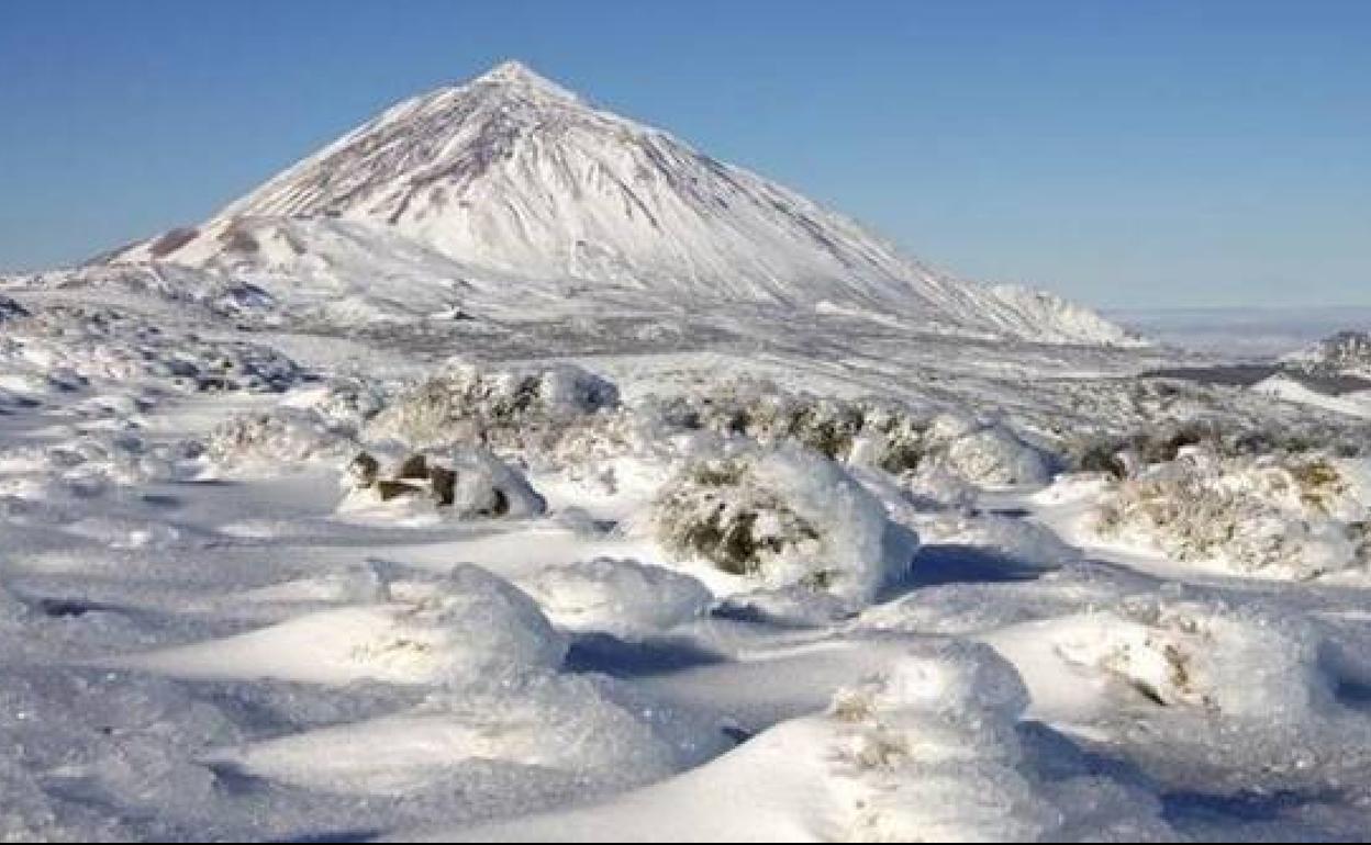 Imagen de archivo del Teide nevado. 