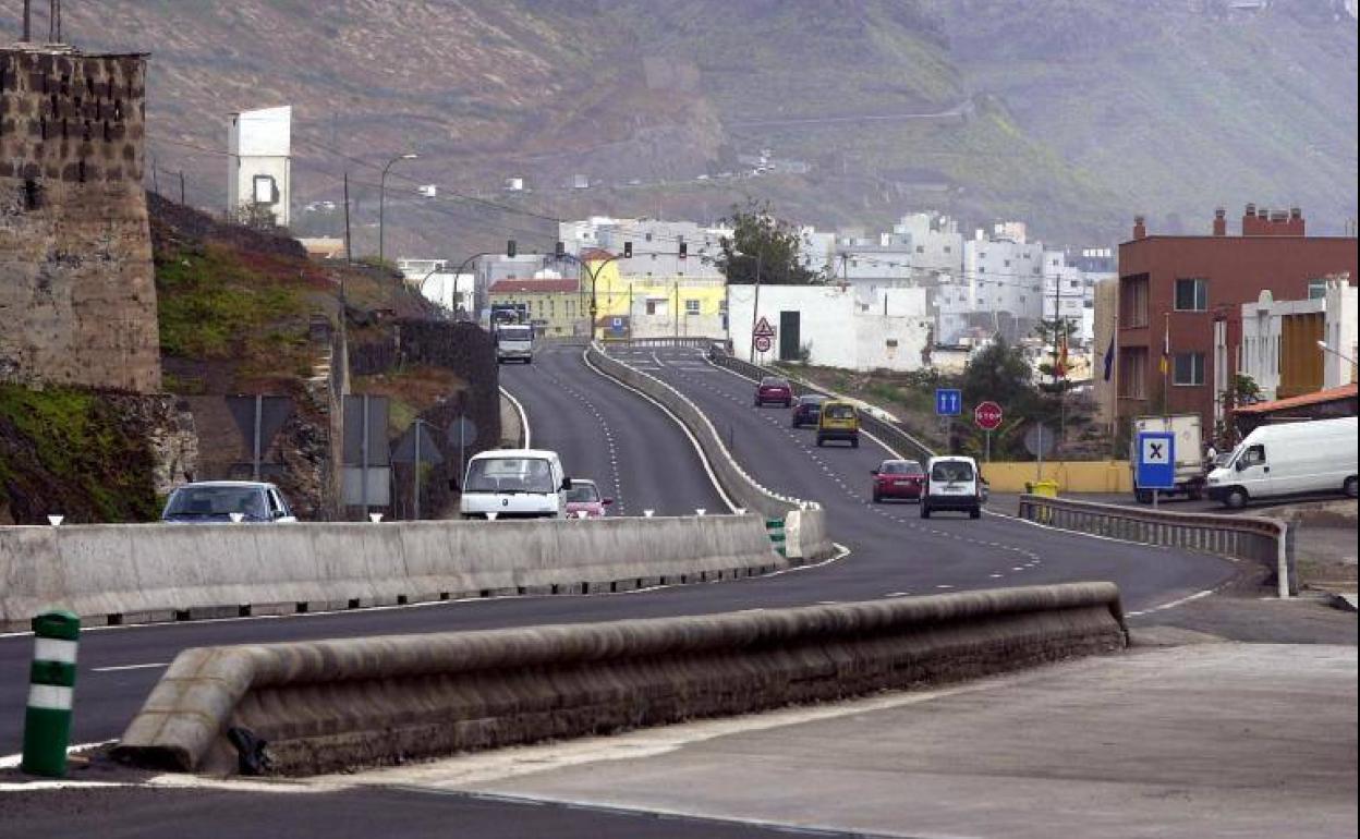 Parte del tramo de la actual carretera del Norte a su paso por la costa del municipio de Moya. 